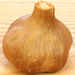 黒にんにくを用意します