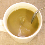 スプーンでかき混ぜる