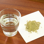 水やぬるま湯と一緒に